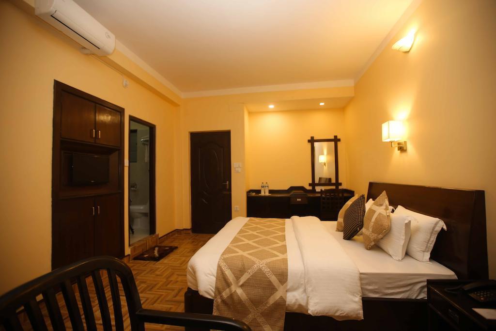 Hotel Peninsula Pokhara Exterior photo