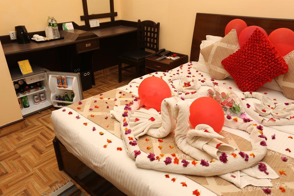 Hotel Peninsula Pokhara Exterior photo