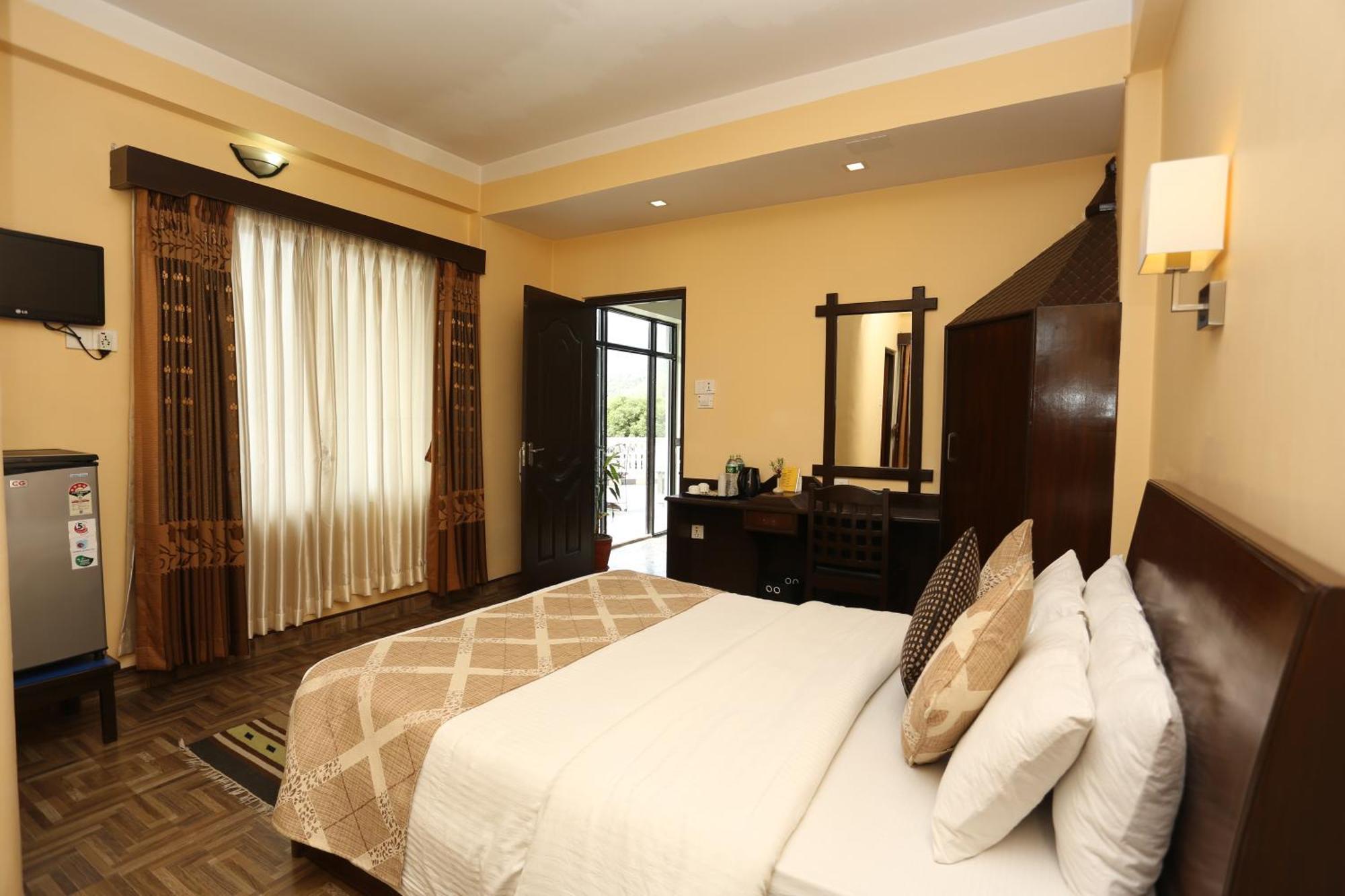 Hotel Peninsula Pokhara Exterior photo