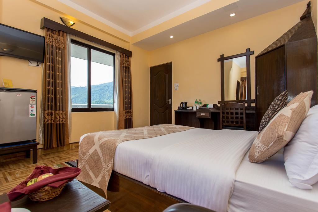 Hotel Peninsula Pokhara Exterior photo