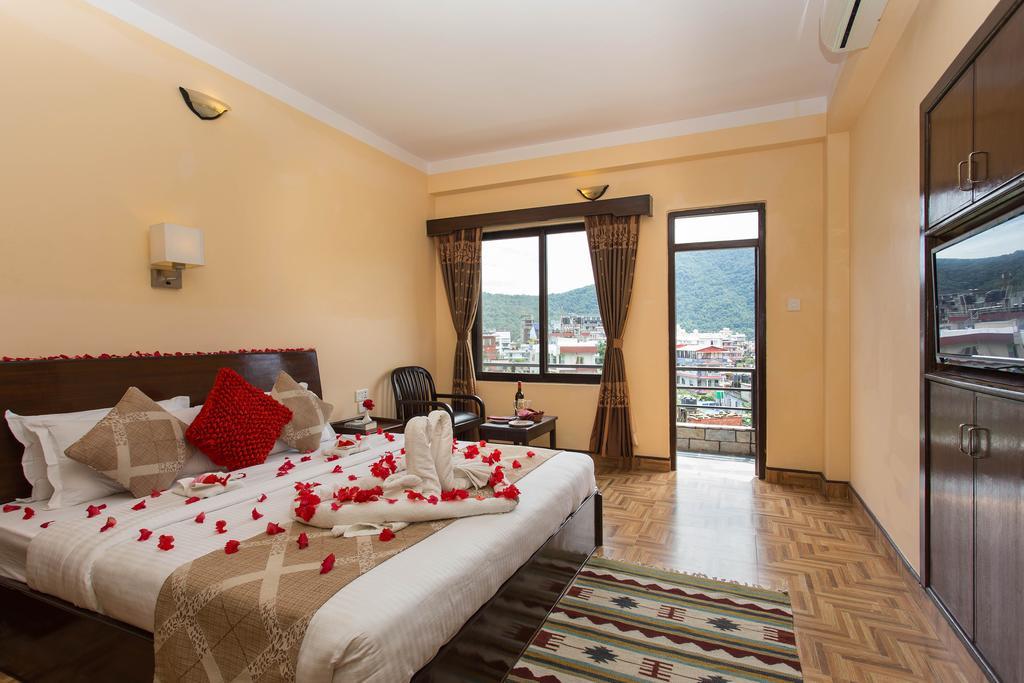 Hotel Peninsula Pokhara Exterior photo