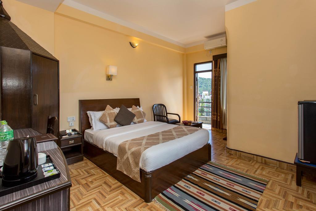 Hotel Peninsula Pokhara Exterior photo