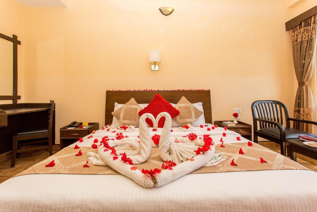 Hotel Peninsula Pokhara Exterior photo