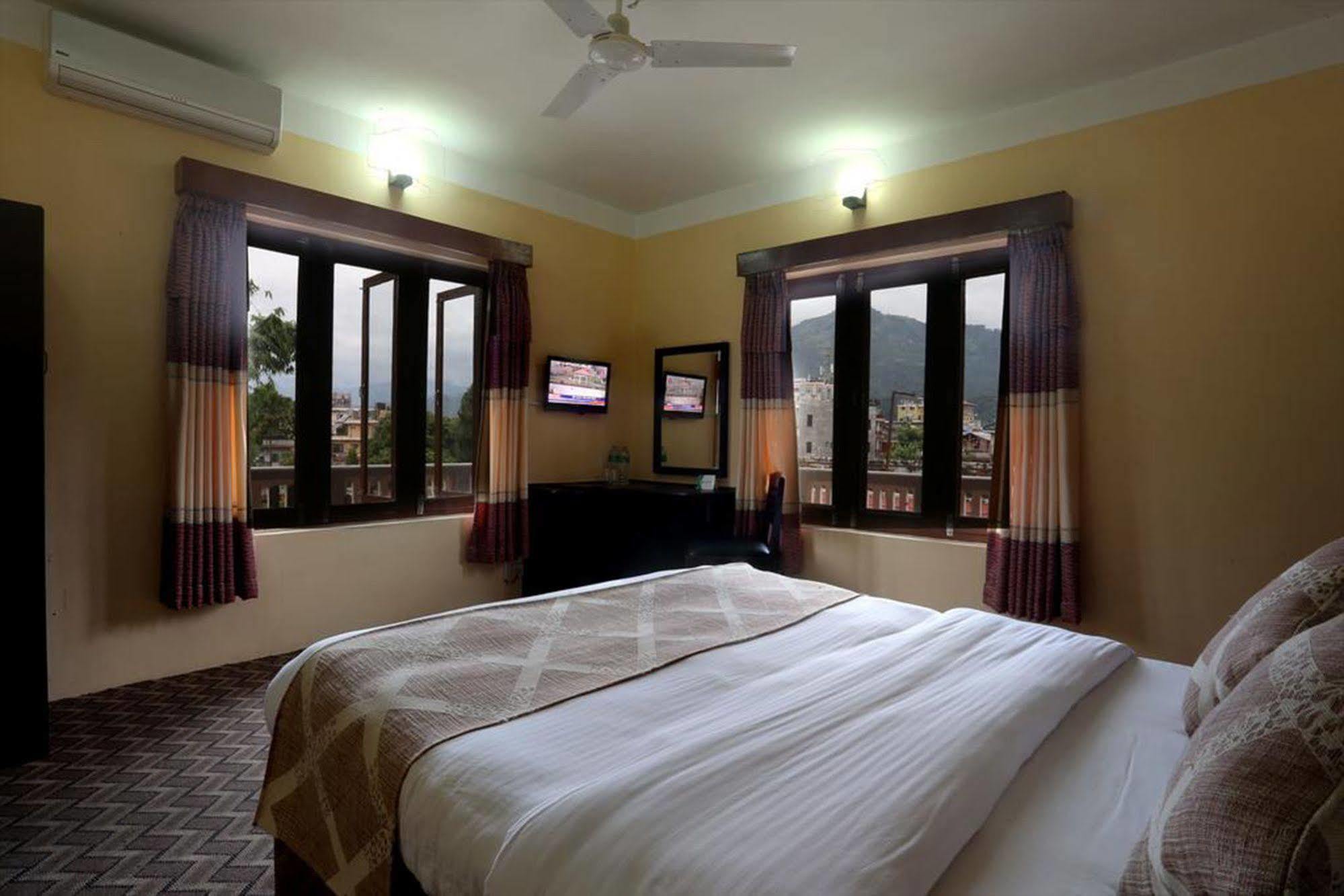 Hotel Peninsula Pokhara Exterior photo