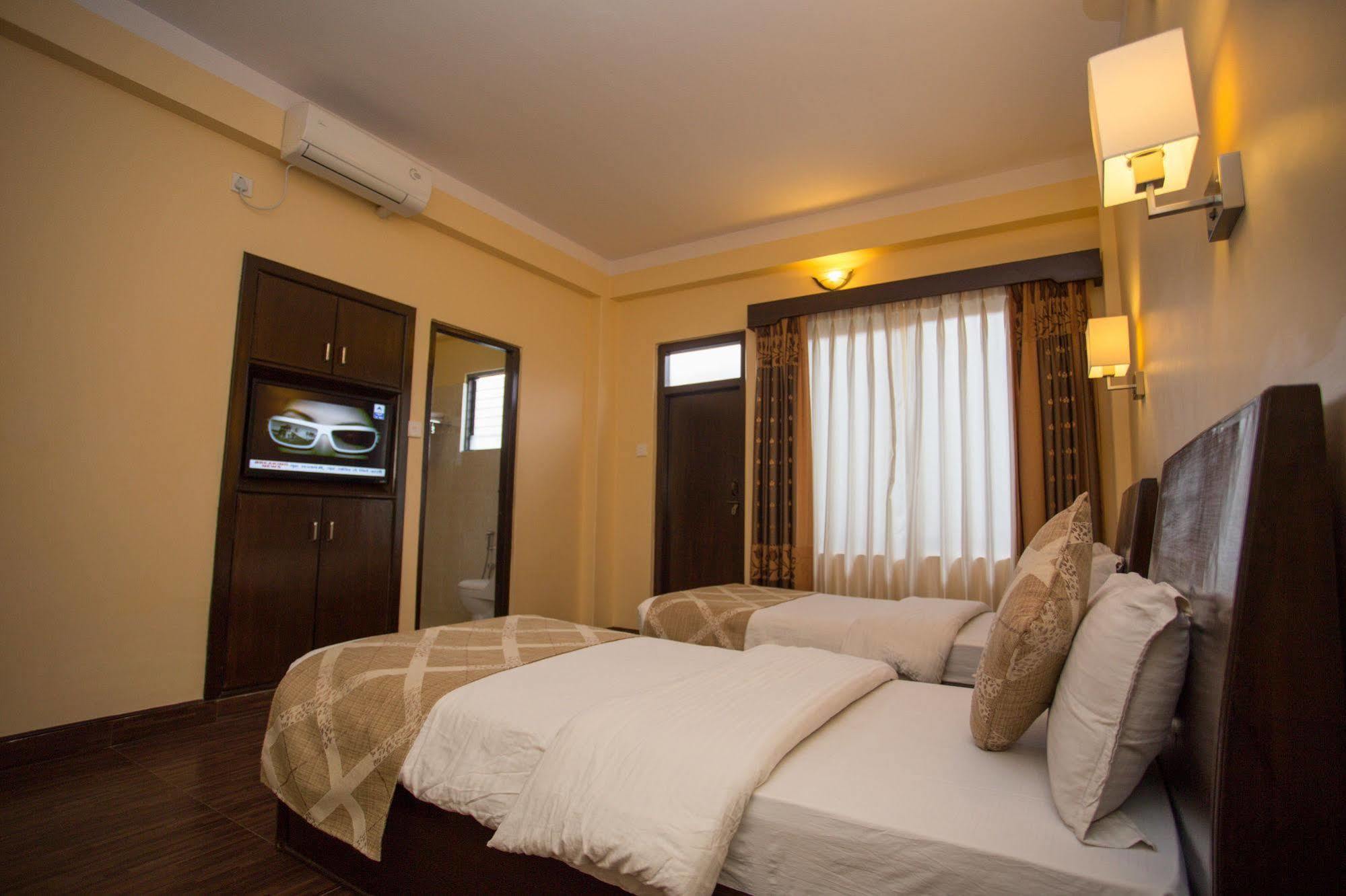 Hotel Peninsula Pokhara Exterior photo