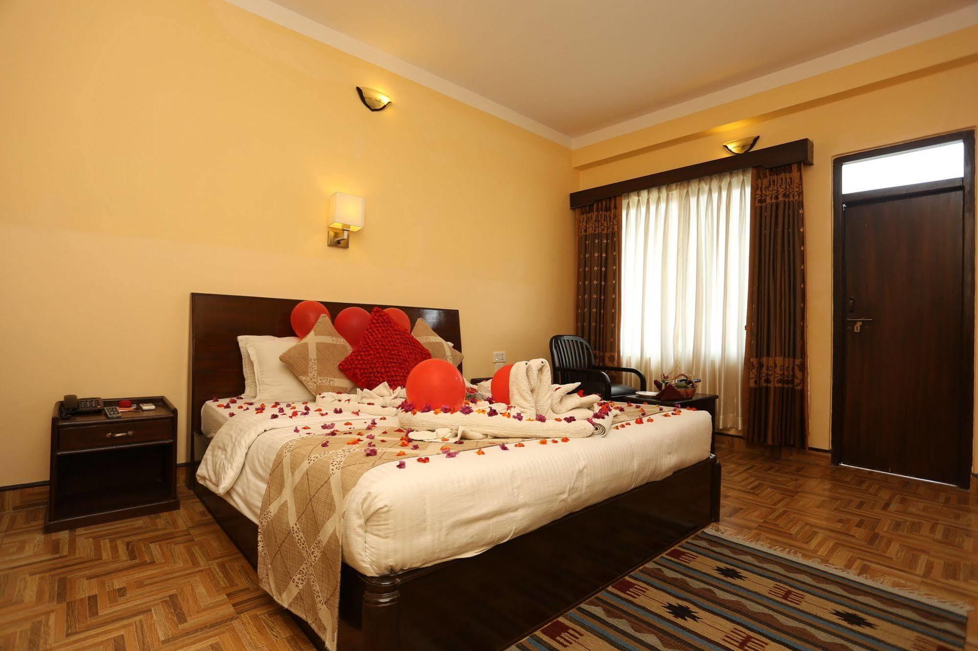 Hotel Peninsula Pokhara Exterior photo