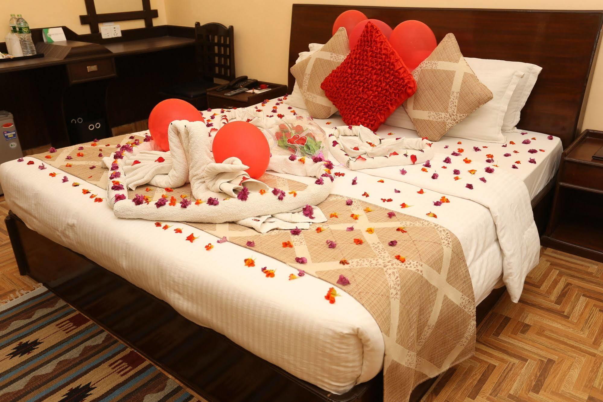 Hotel Peninsula Pokhara Exterior photo