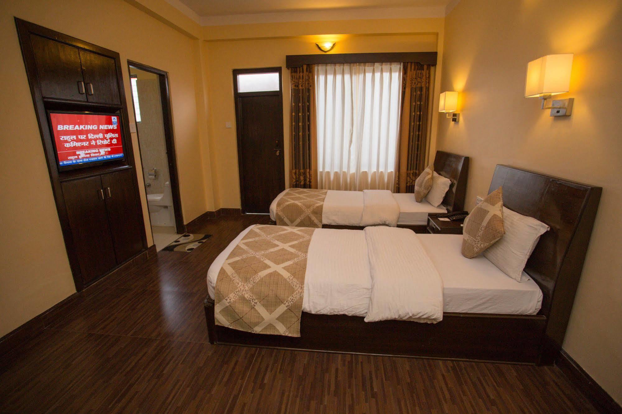 Hotel Peninsula Pokhara Exterior photo